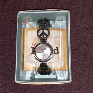 BRAND NEW MUDD PEACE SIGN WATCH